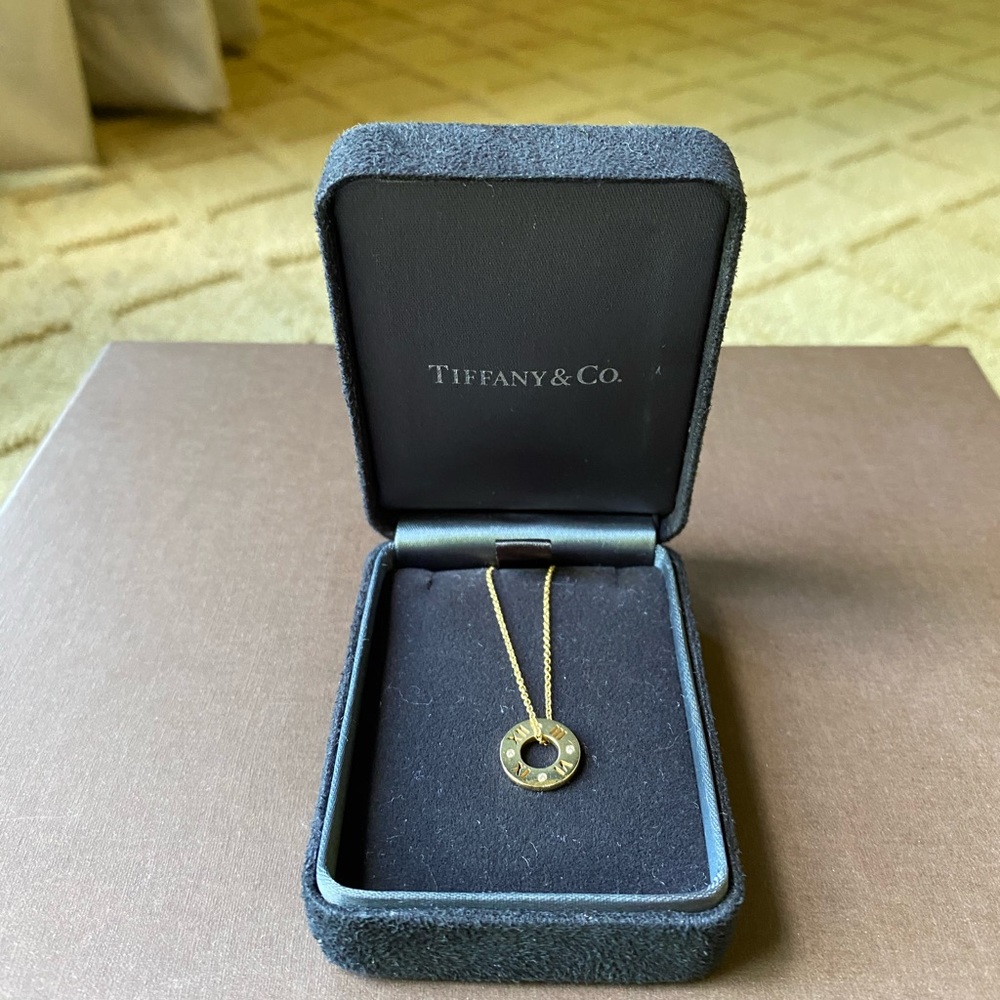Authentic 16 inches 18k and diamonds necklace